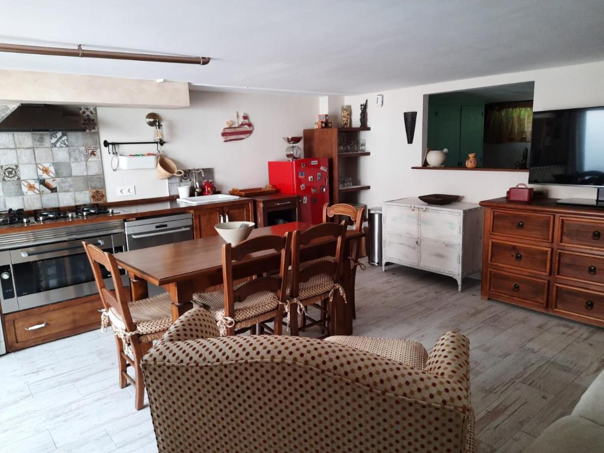 Un Apartamento Vacacional Con Detalles De Un Hogar Mairena del Aljarafe Exterior foto